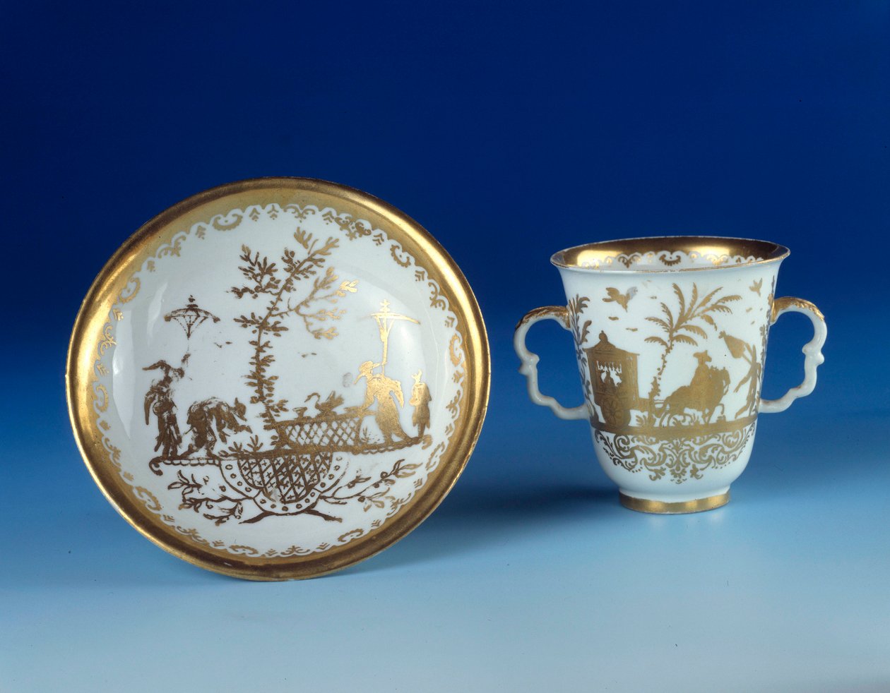 Tasse et soucoupe en porcelaine de Meissen - German School