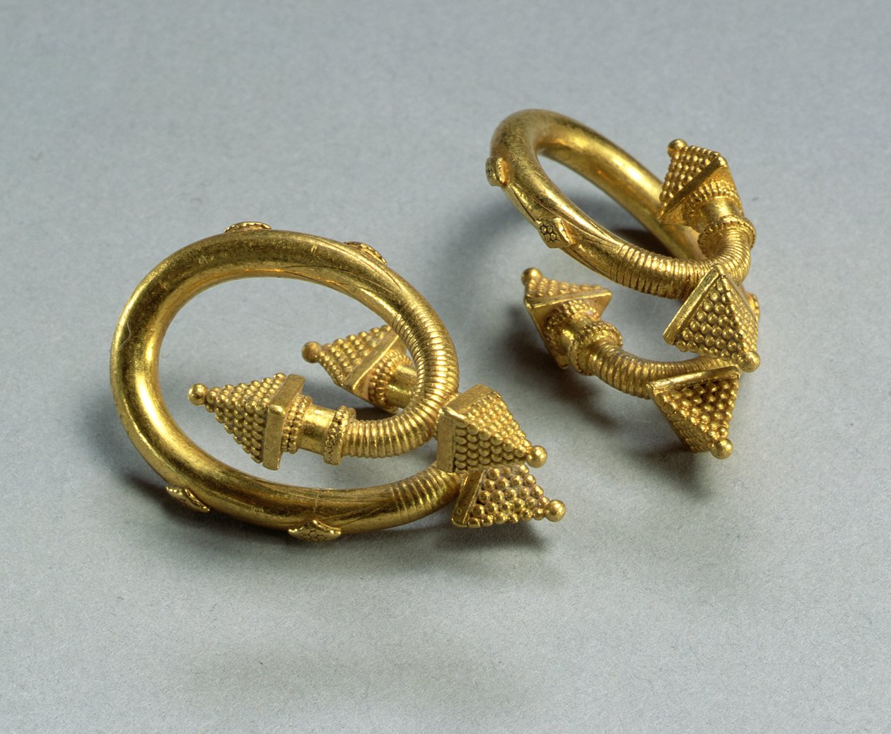 Une paire de boucles d