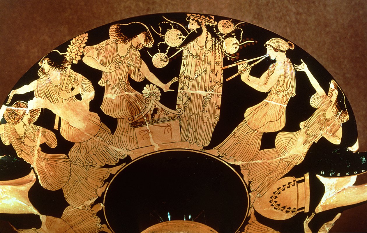 Kylix à figures rouges attiques représentant Dionysos et les Ménades, par le peintre Makron, c.490-80 av. J.-C. - Greek