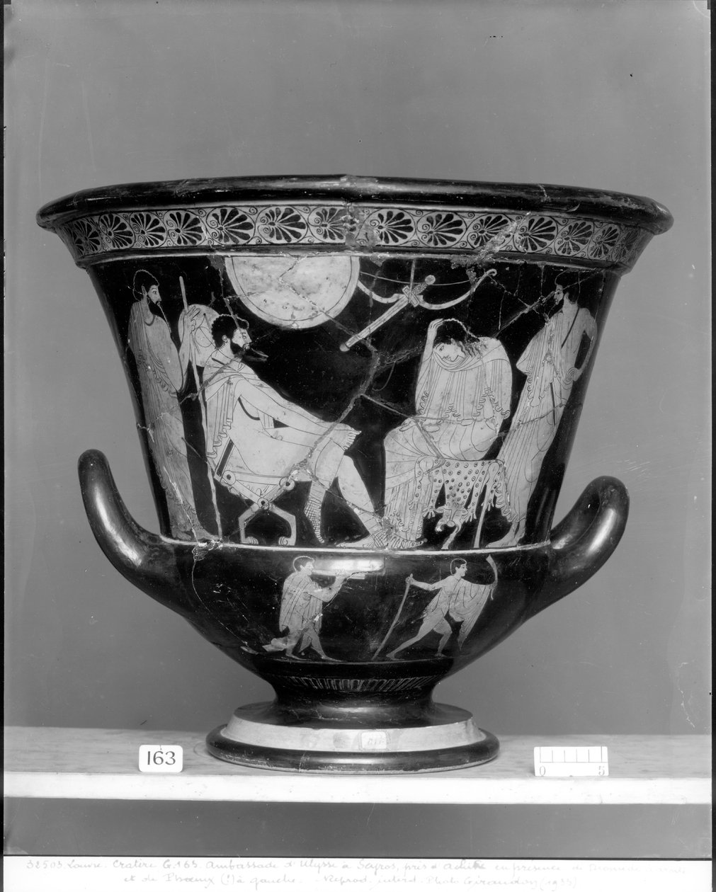 Calyx-krater attique à figures rouges représentant Ulysse reconnaissant Achille déguisé en Pyrrha, c.500 av. J.-C. - Greek