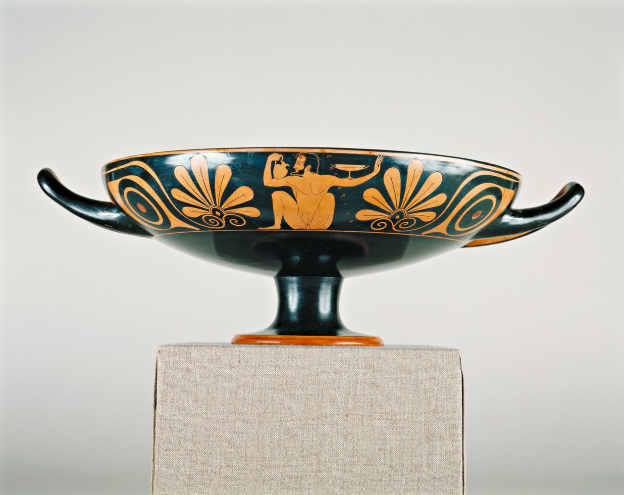 Kylix attique à figures rouges, c.520-510 av. J.-C. - Greek