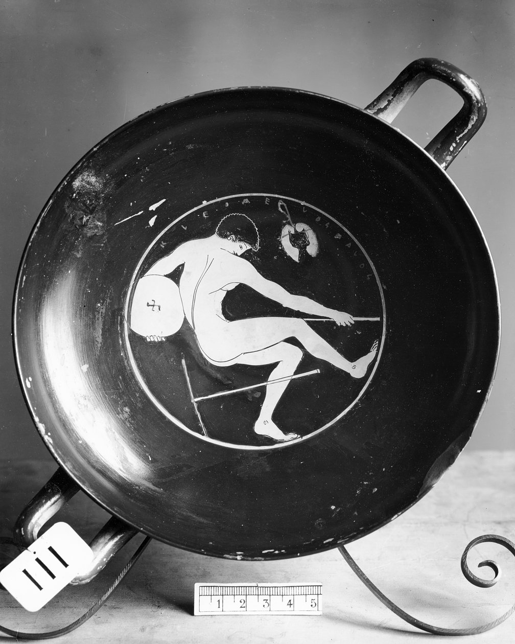 Plat représentant un lanceur de disque, possiblement par Cleomelos (céramique) - Greek