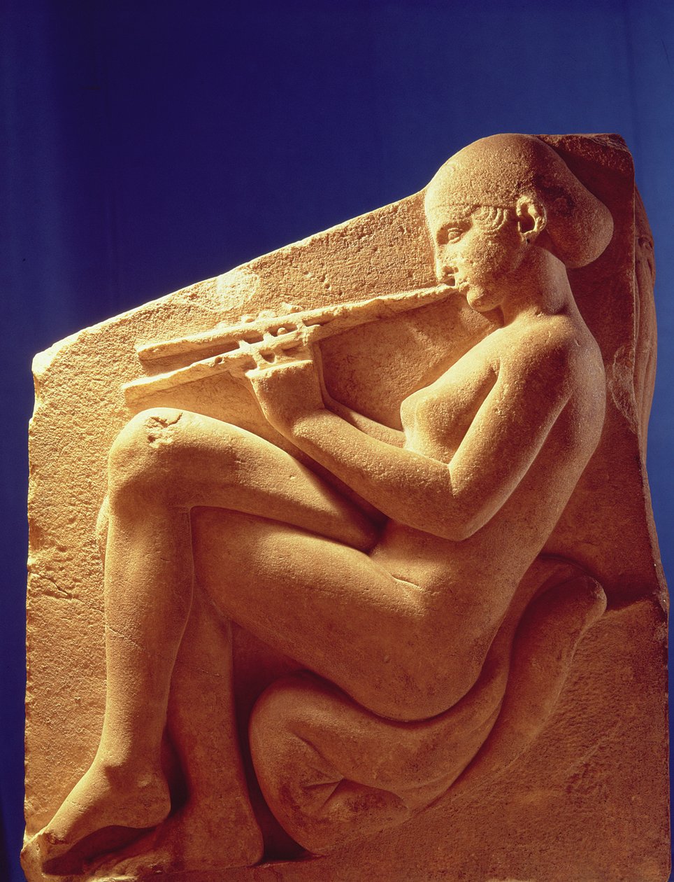 Trône Ludovisi, panneau représentant une femme jouant de la flûte, c.470-60 av. J.-C. - Greek
