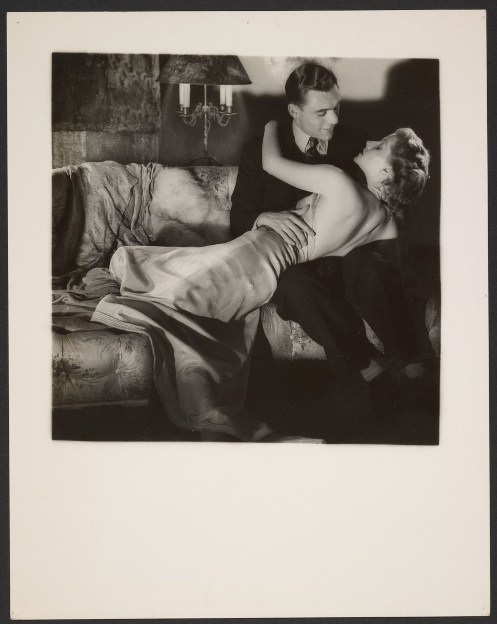 [Homme et femme s