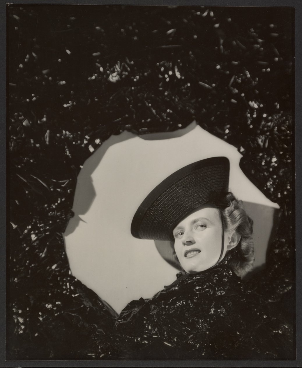 [Femme portant un chapeau] - Günther Krampf