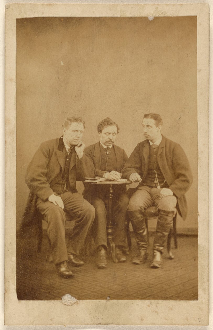 [Trois hommes non identifiés, assis] - H. Tollerton