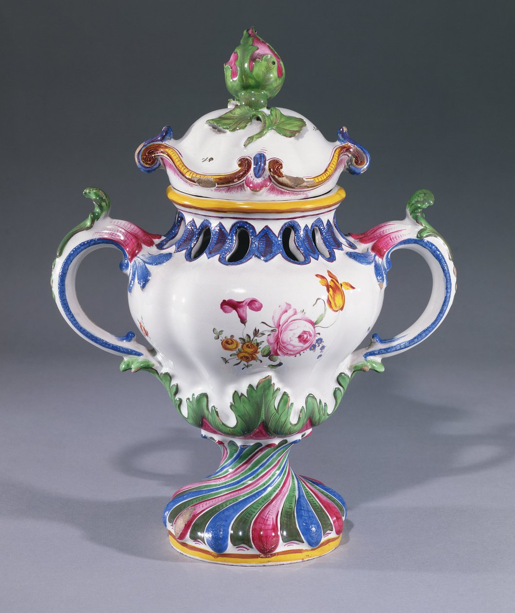 Vase pot-pourri, fabriqué à Strasbourg, vers 1754-60 - Hannong Family