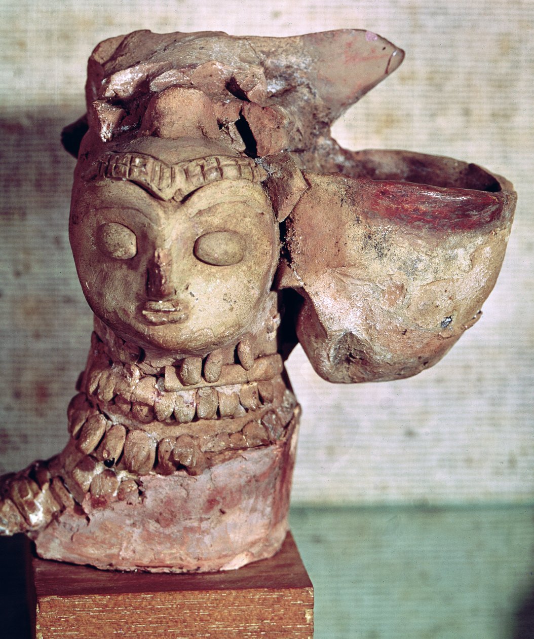 Lampe en forme de tête féminine, de Mohenjo-Daro, vallée de l