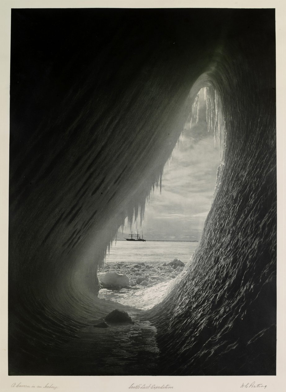 Une Caverne dans un Iceberg; Dernière Expédition de Scott, L