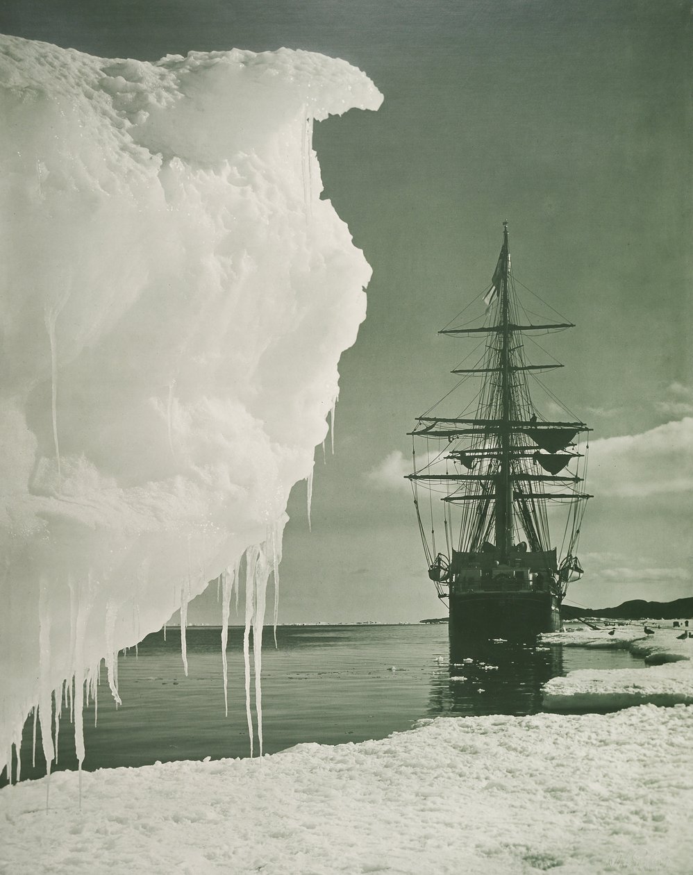 La Terra Nova au pied de la glace, Cap Evans - Herbert Ponting