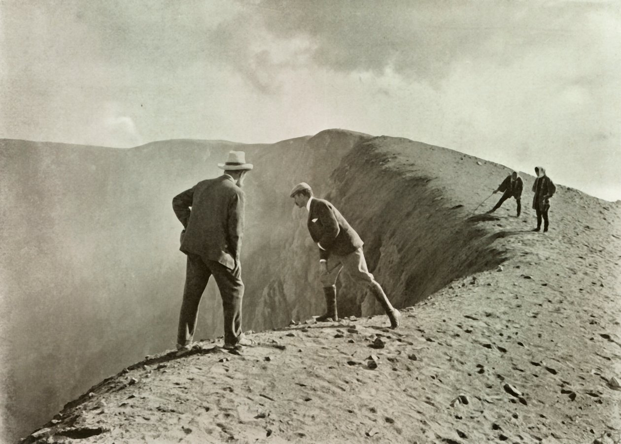 Au Bord du Cratère, Asama-Yama, 1910 - Herbert Ponting