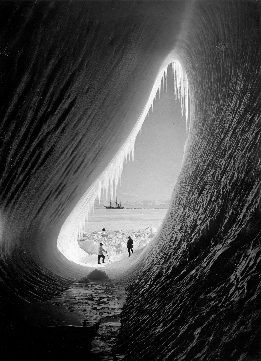 Grotte taillée dans la glace - Herbert Ponting