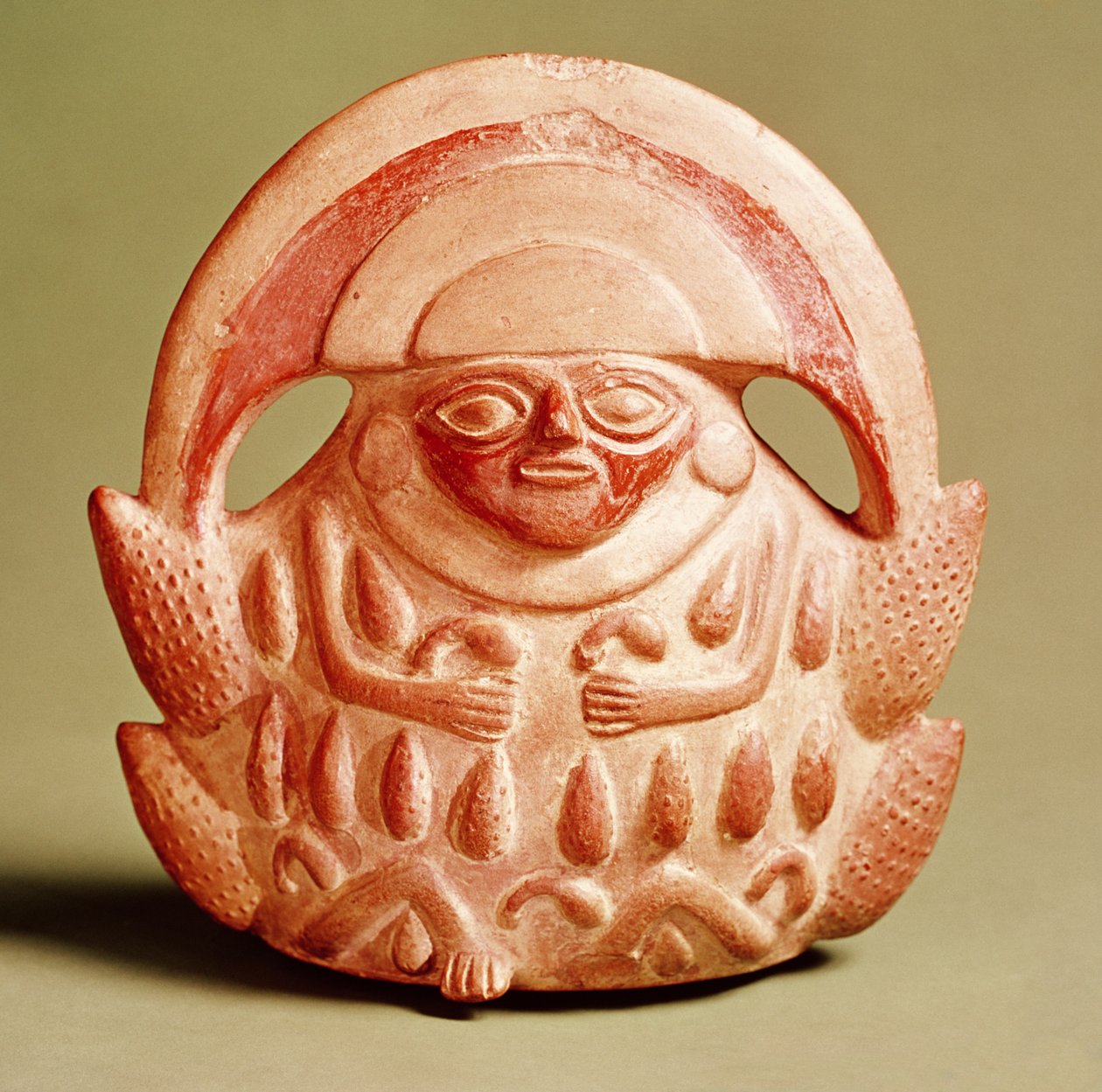 Divinité agricole inca portant une coiffe en forme de lune et un costume décoré de maïs et de courges, 16e siècle - Incan