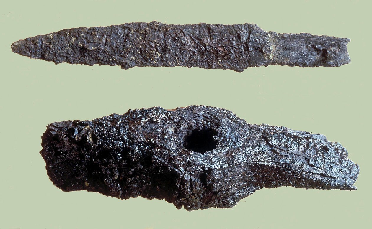 Hache et couteau, trouvés dans les fouilles de la Cité de David - Iron Age