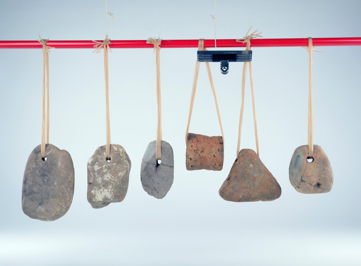 Poids utilisés pour maintenir les fils de chaîne verticaux tendus sur des métiers verticaux, âge du fer - Iron Age
