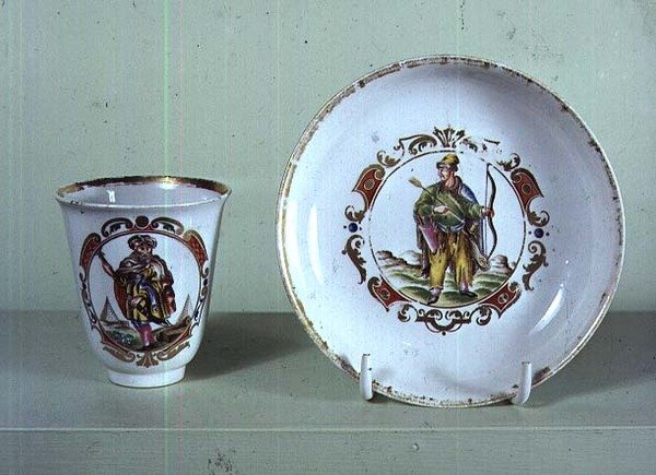 Tasse et soucoupe, manufacture Vezzi, Venise, vers 1725 - Italian School