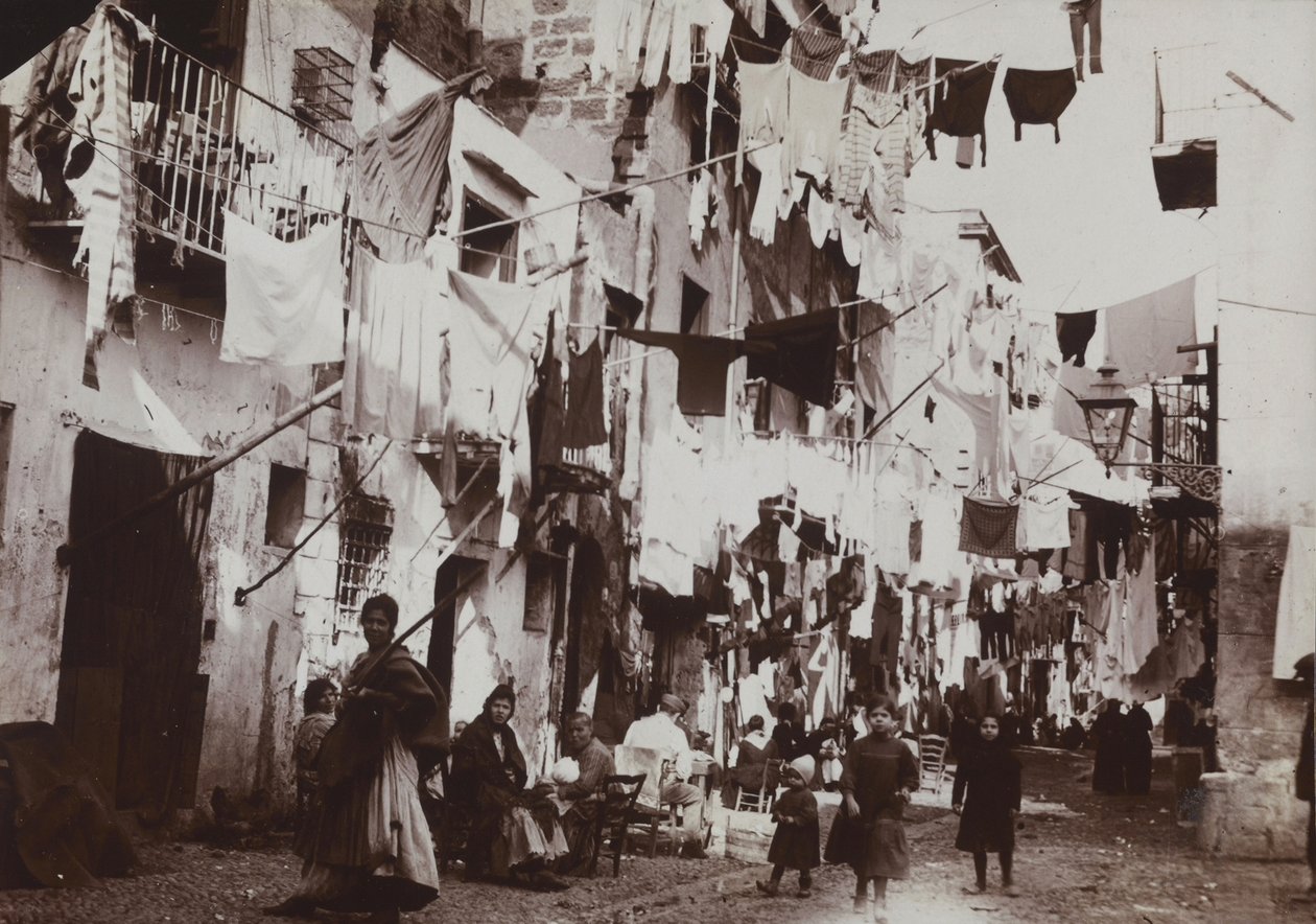 Une rue caractéristique de Palerme, 1920 - Italian Photographer