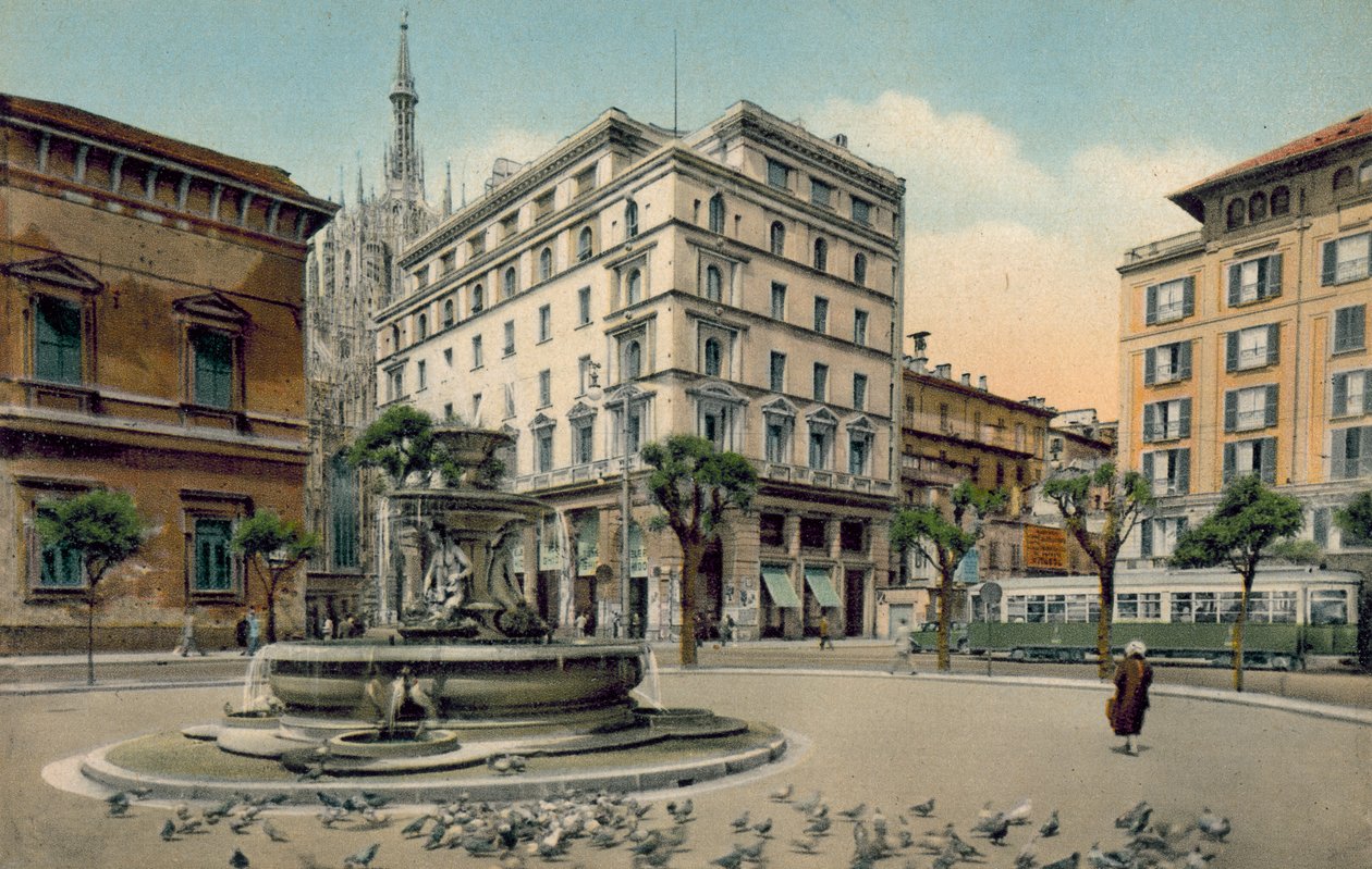 Milan / Milan : Piazza Fontana (photo couleur) - Italian Photographer
