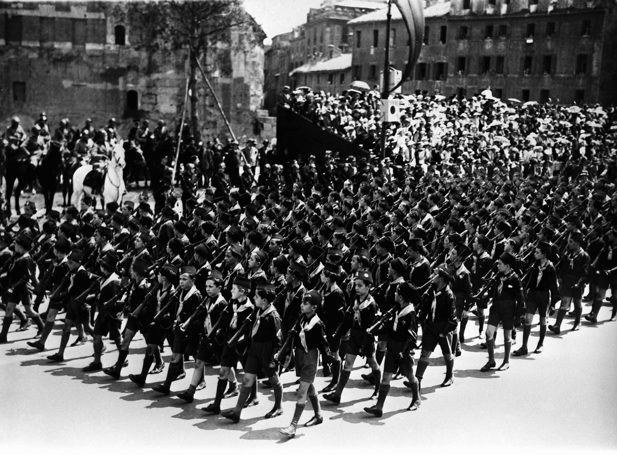 Rome. Parade de Balilla à la Via dell