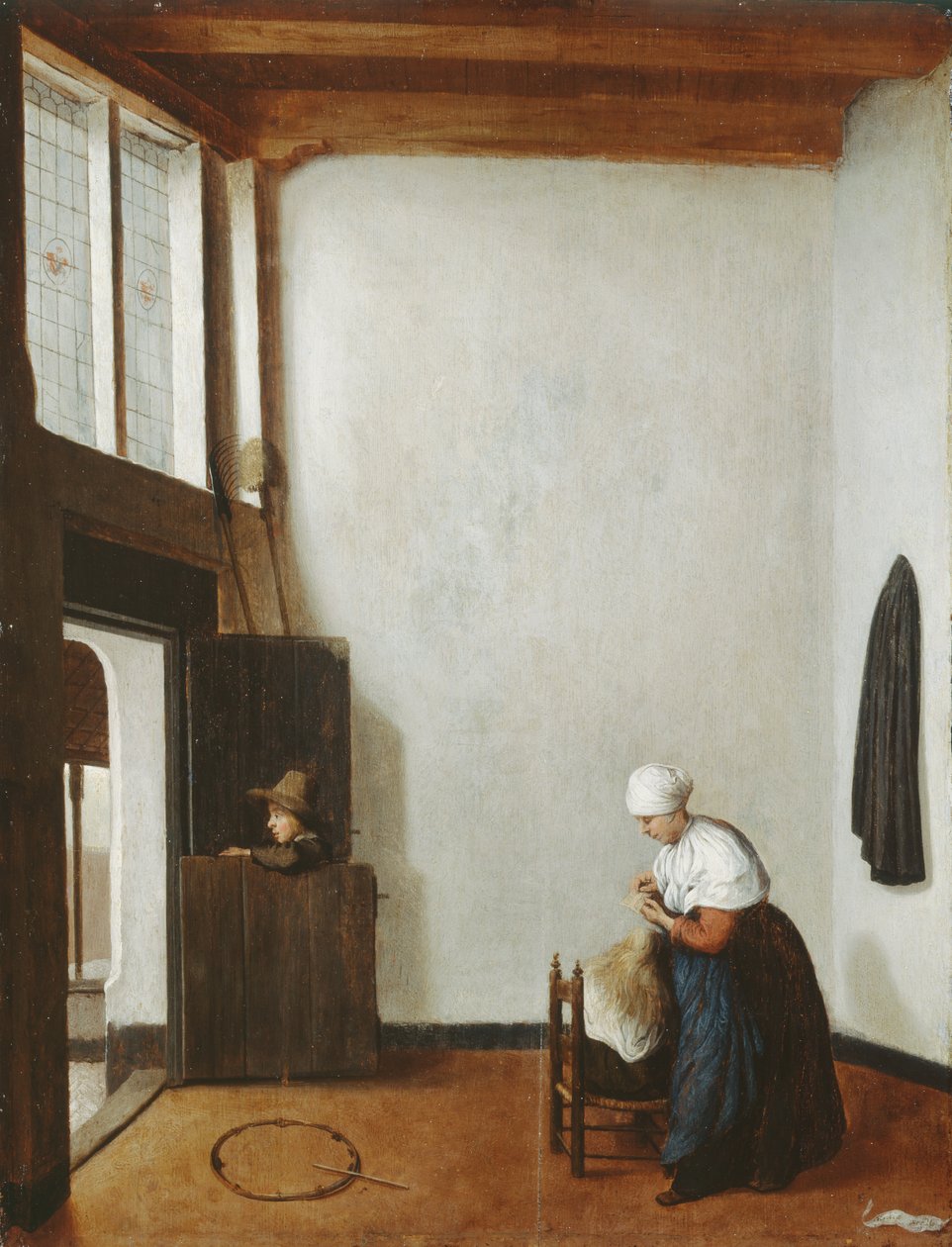 Intérieur avec une femme peignant les cheveux d