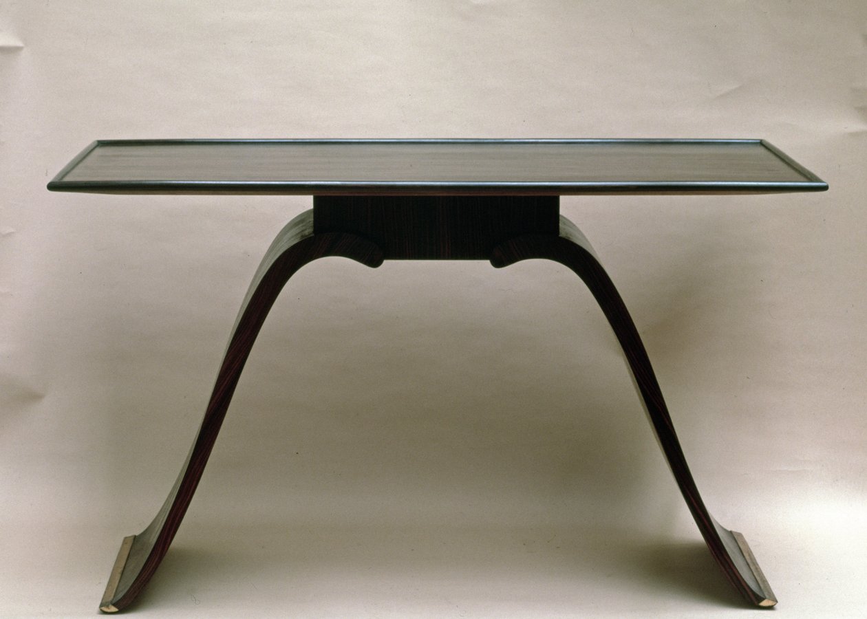 Table en ébène macassin, avec pieds cerclés de laiton, par Emile Jacques Ruhlmann, c.1930-32 - Jacques Emile Ruhlmann
