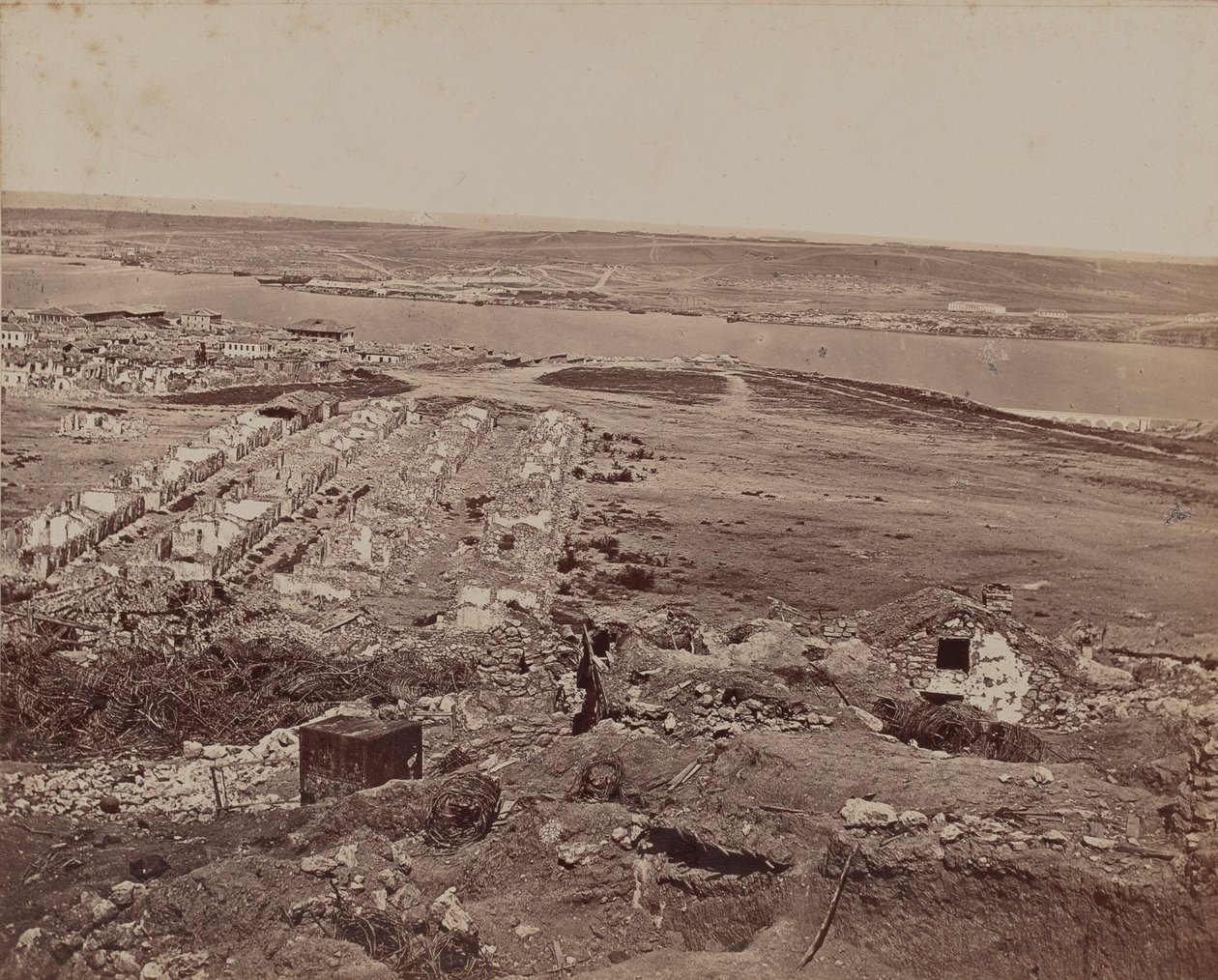 Vestiges de bâtiments en pierre - James Robertson