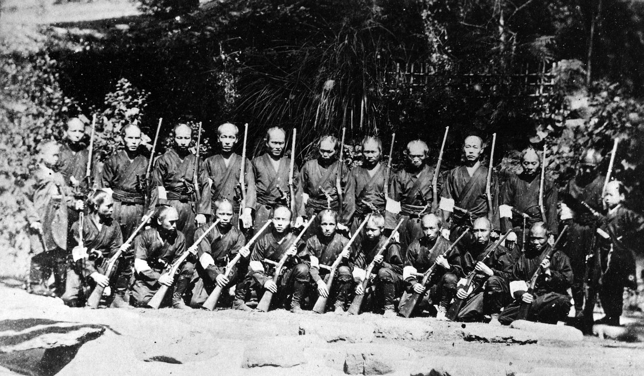 Une troupe de soldats japonais, vers 1860 - Japanese Photographer