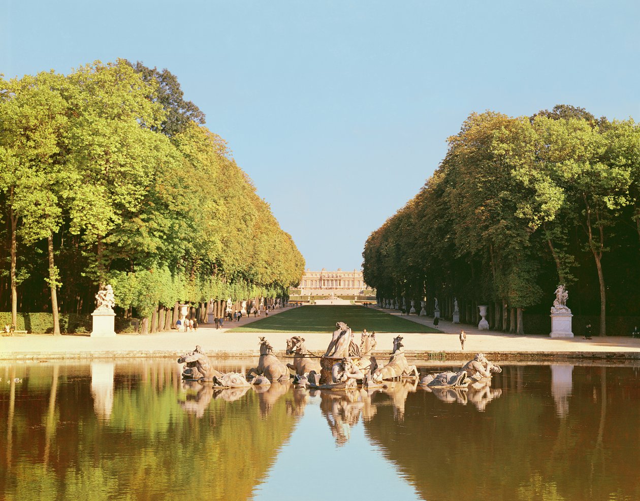 Vue arrière de la Fontaine d