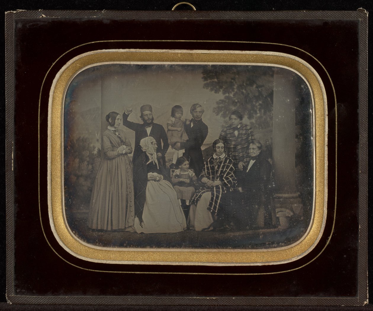 (Portrait de groupe de neuf membres du Cercle d