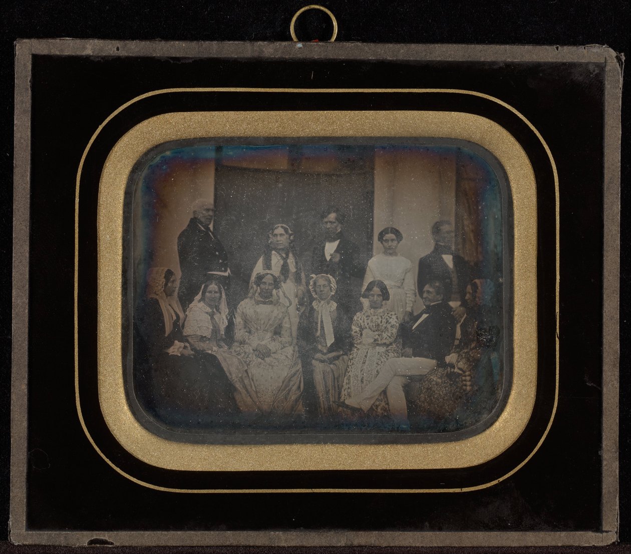 (Portrait de groupe de douze membres du Cercle d