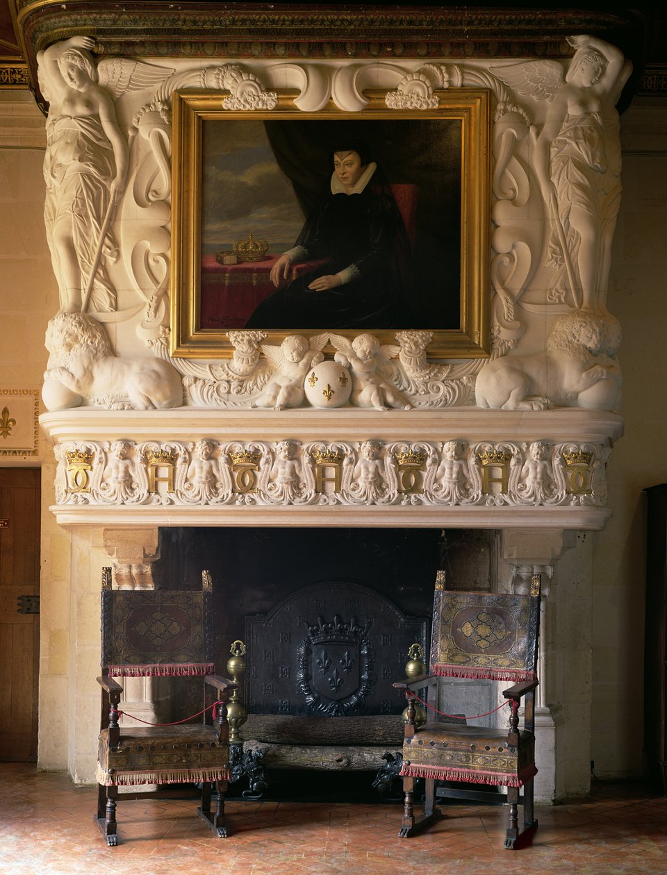 Cheminée avec un tableau de Catherine de Médicis - Jean Goujon