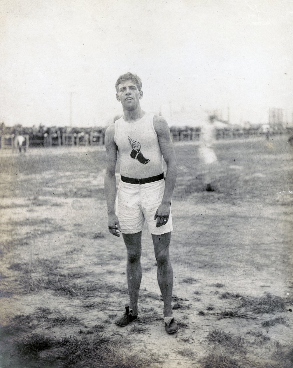H.L. Hillman du New York Athletic Club, debout et face à la caméra - Jessie Tarbox Beals