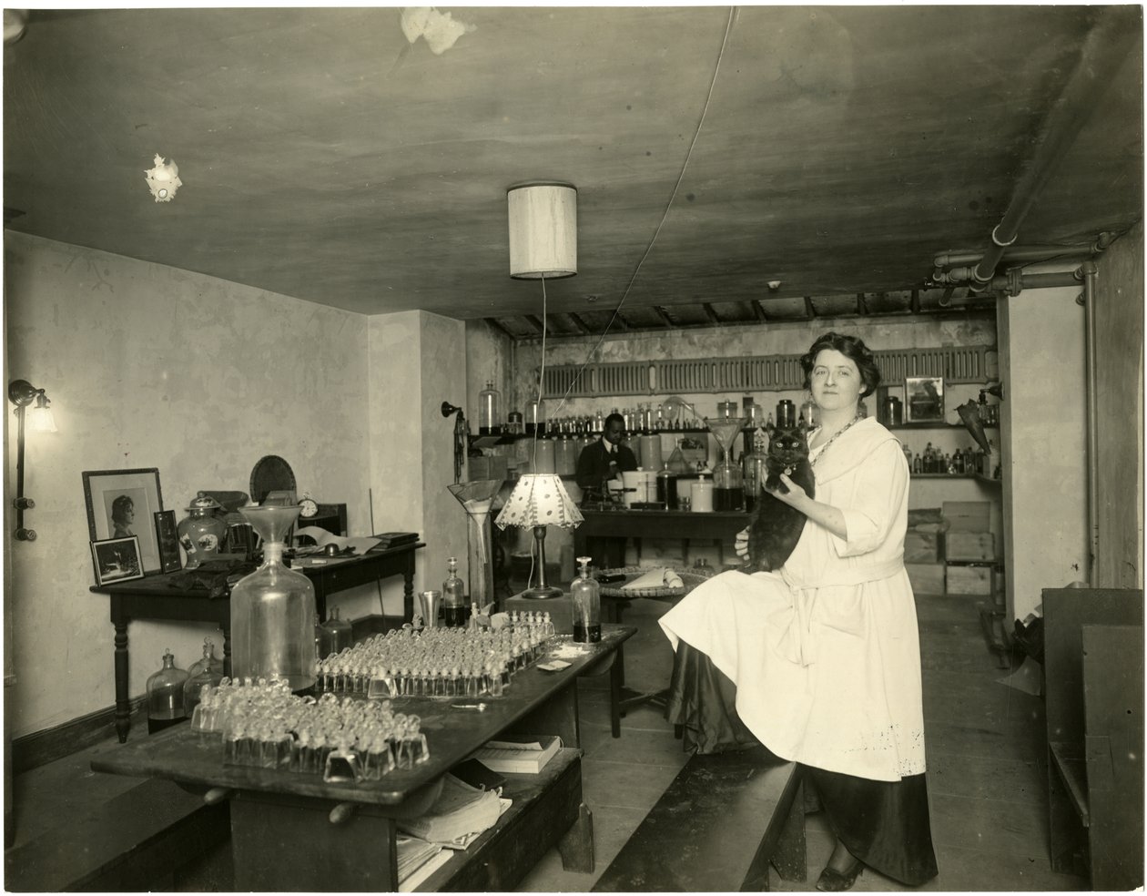 Ann Haviland, parfumeur, vers 1915-28 - Jessie Tarbox Beals