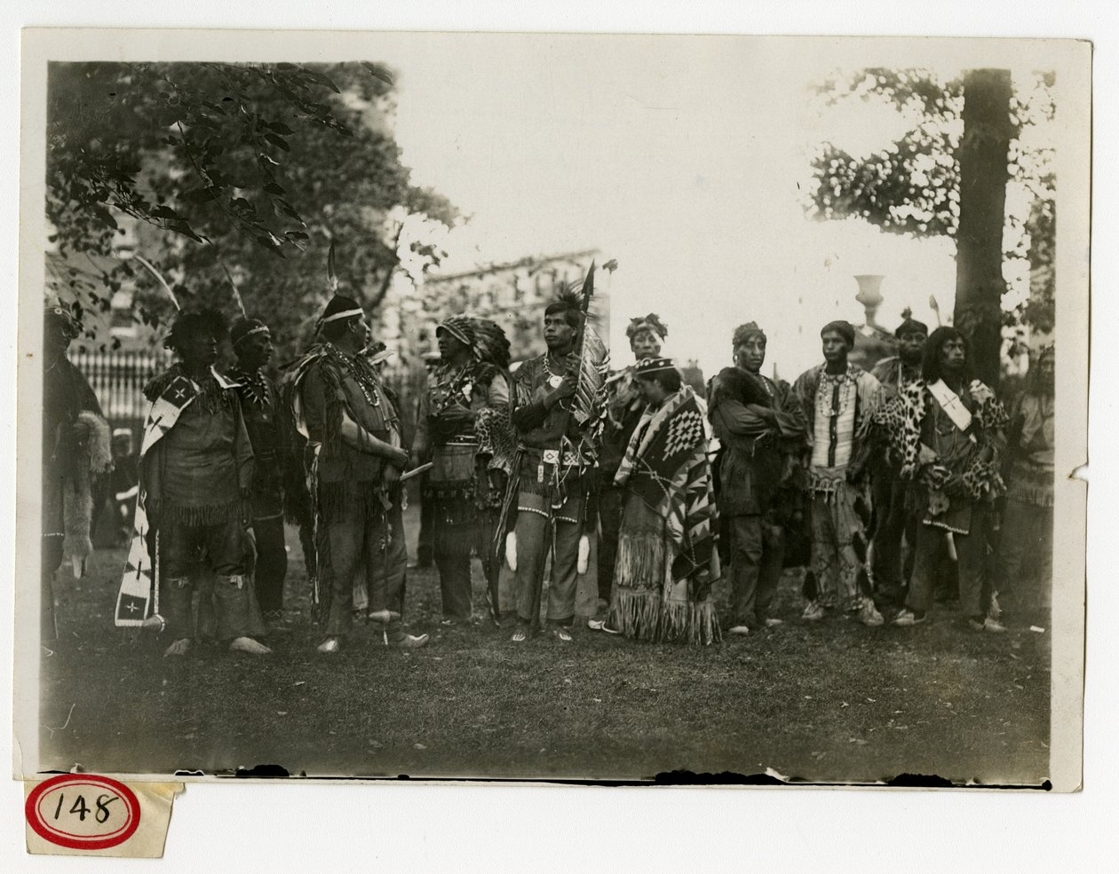 Fête sur la pelouse de Columbia, Indiens Iroquois - Jessie Tarbox Beals
