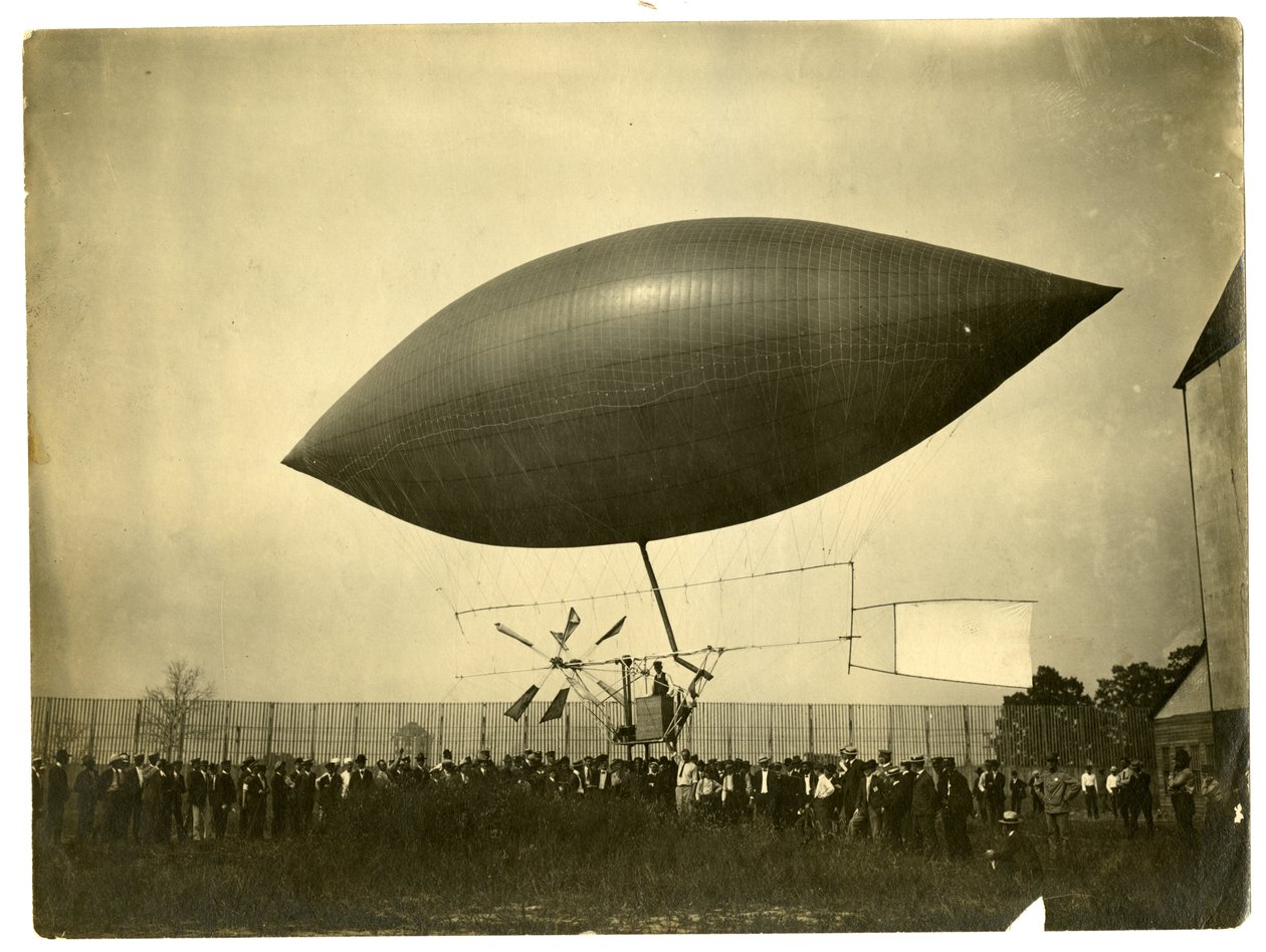 Dirigeable "Meteor" - Jessie Tarbox Beals