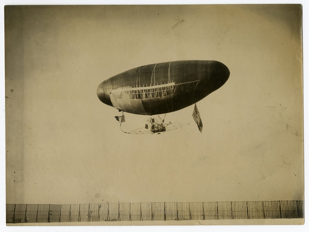 Dirigeable "Ville de St Mande" - Jessie Tarbox Beals