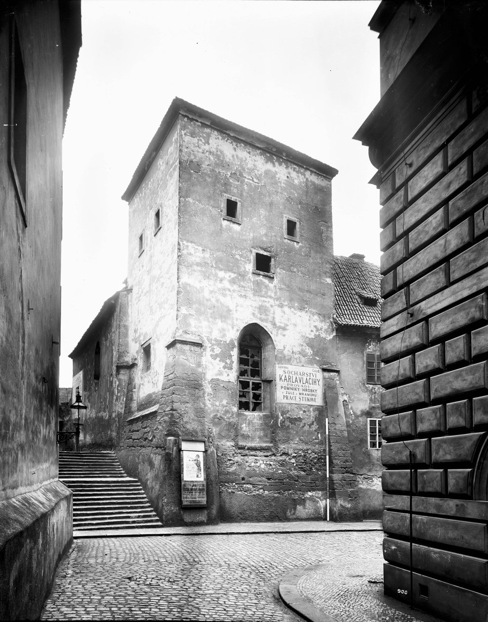 Chapelle romane de Saint Lazare entre la rue Lazarská et la place Karlovo, démolie avec l