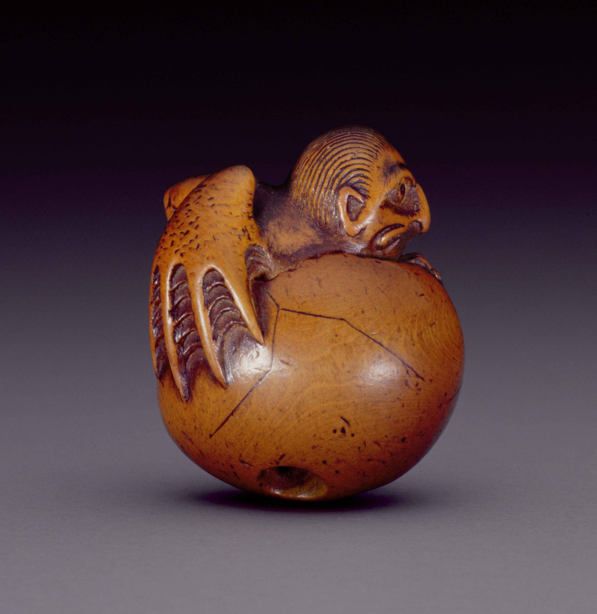 Netsuke représentant tengu no tamago, vers 1770-90 (bois) - Jobun