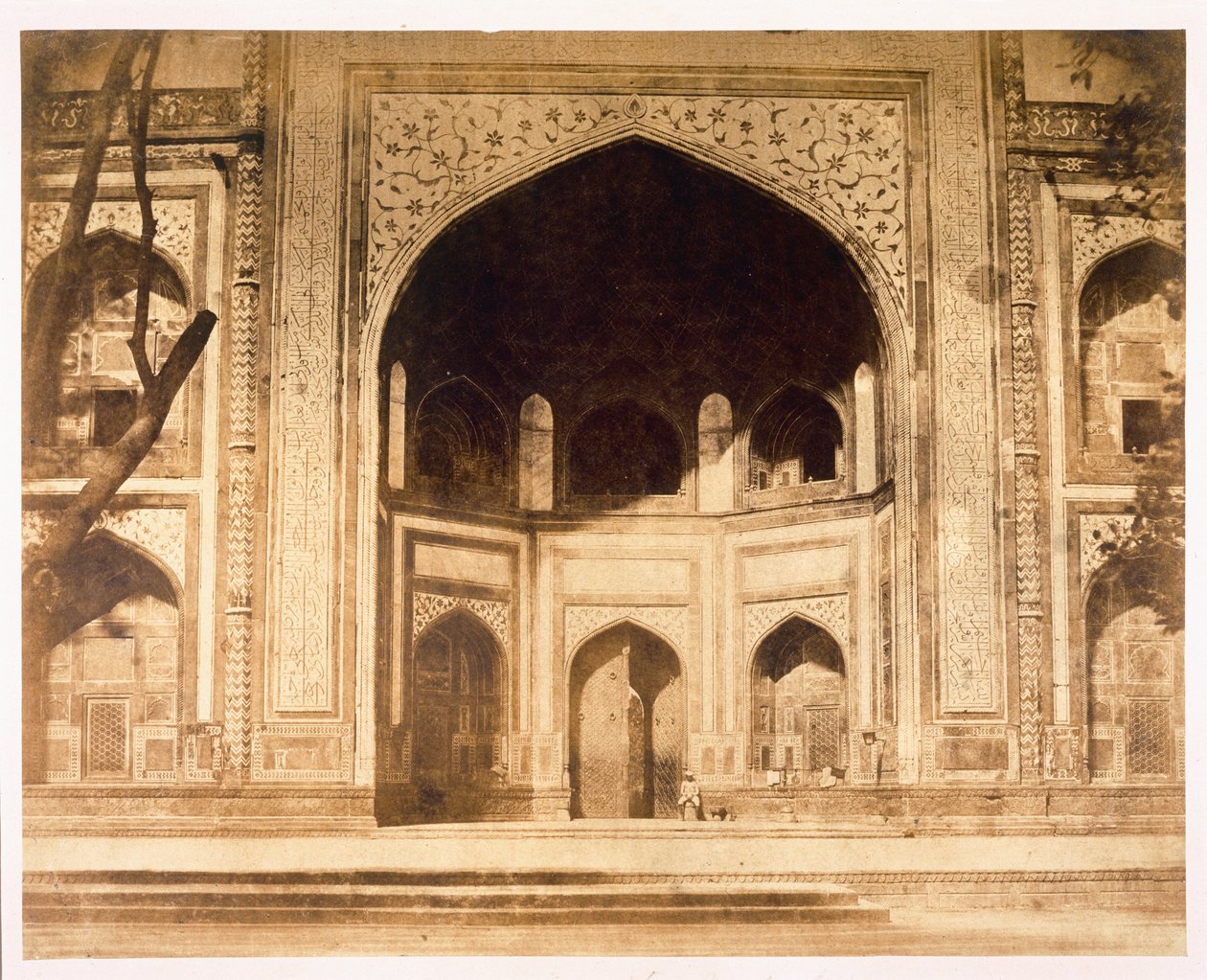 Devant le Taj Mahal, probablement illustré dans 