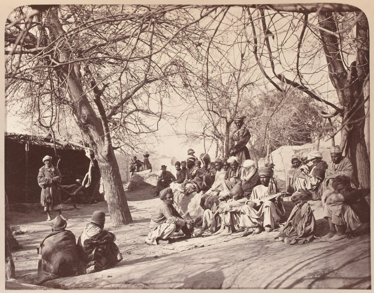 Scène de rue dans la ville de Jalalabad, 1878 - John Burke