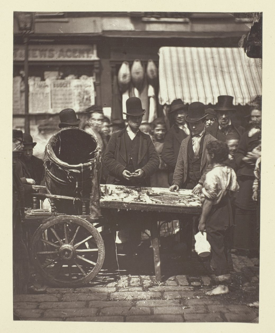 Poisson bon marché de St. Giles - John Thomson