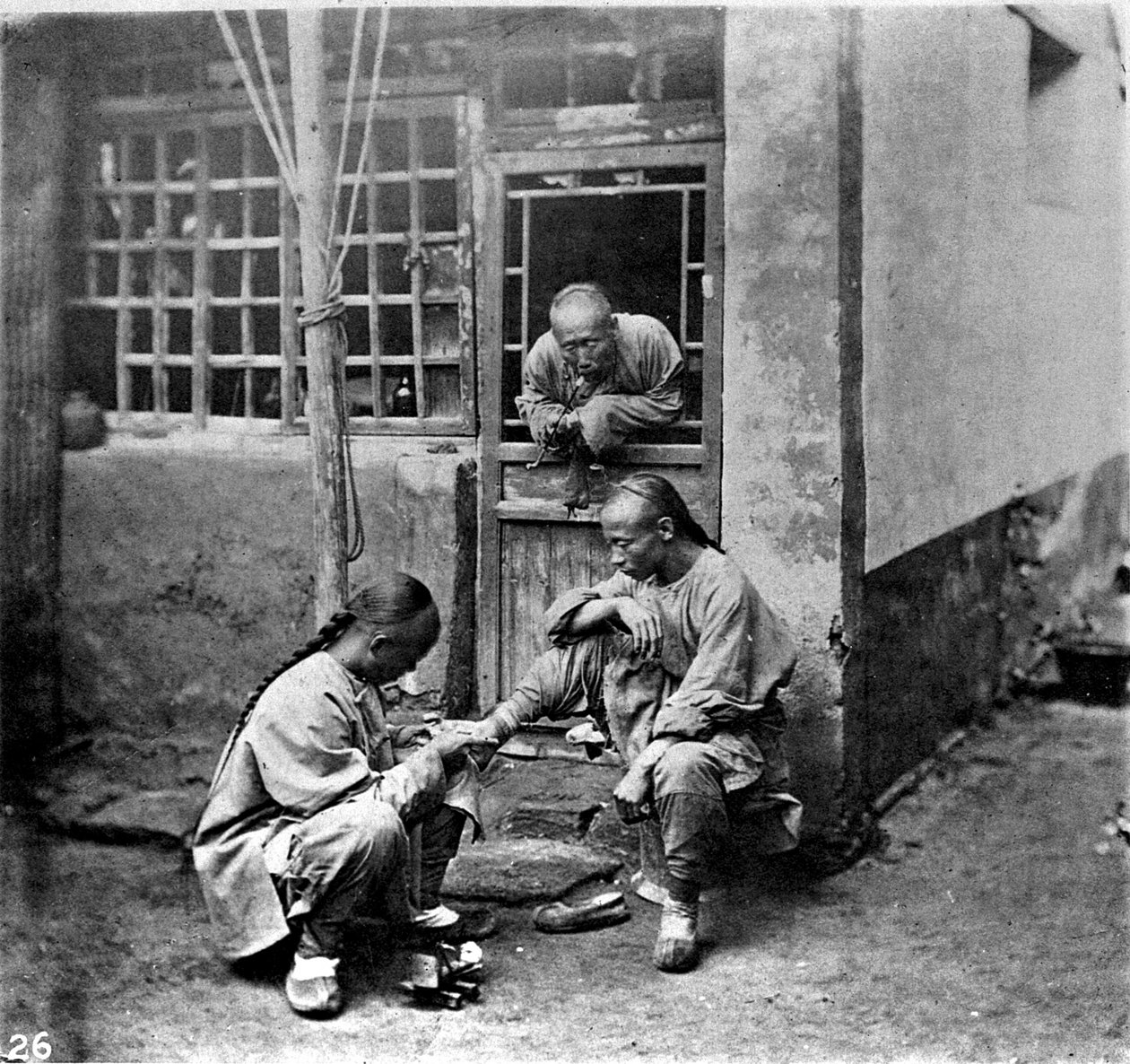 Chine, la pédicure vers 1870 (photo) - John Thomson