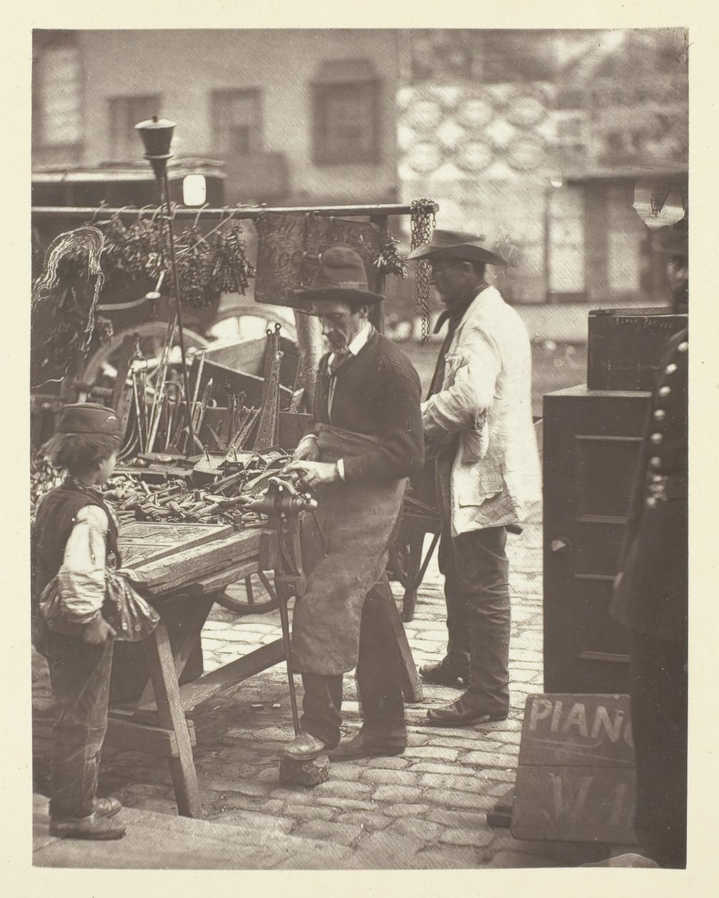 Le serrurier de rue, 1881 - John Thomson