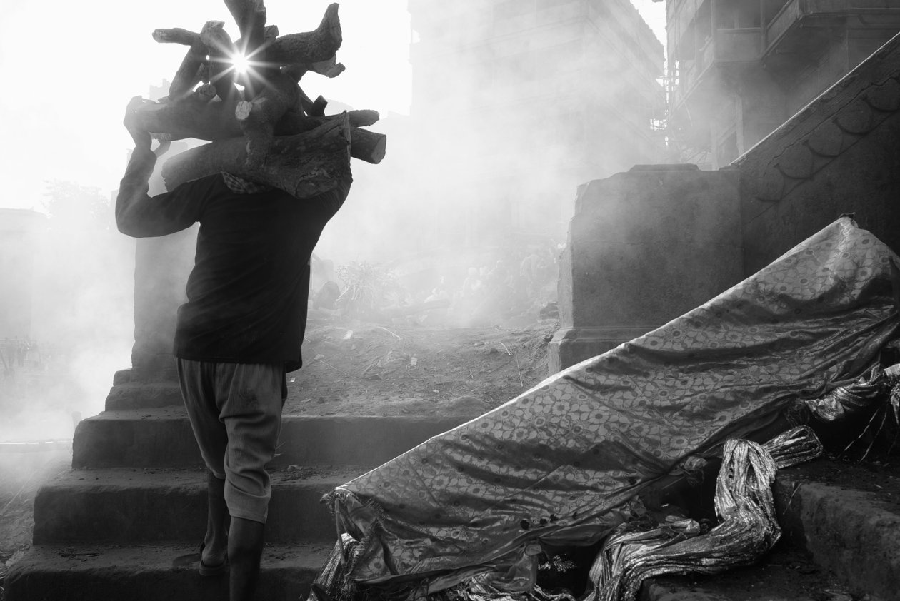 Manikarnika Ghat, Varanasi, 2016 (photo) - Jon Nicholson