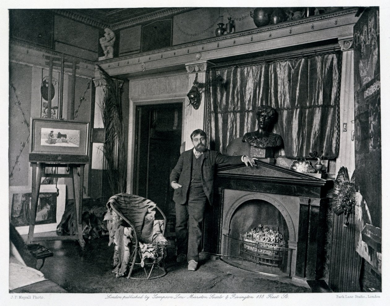 L. Alma-Tadema dans son atelier vers 1884 (photo en noir et blanc) - Joseph Parkin Mayall