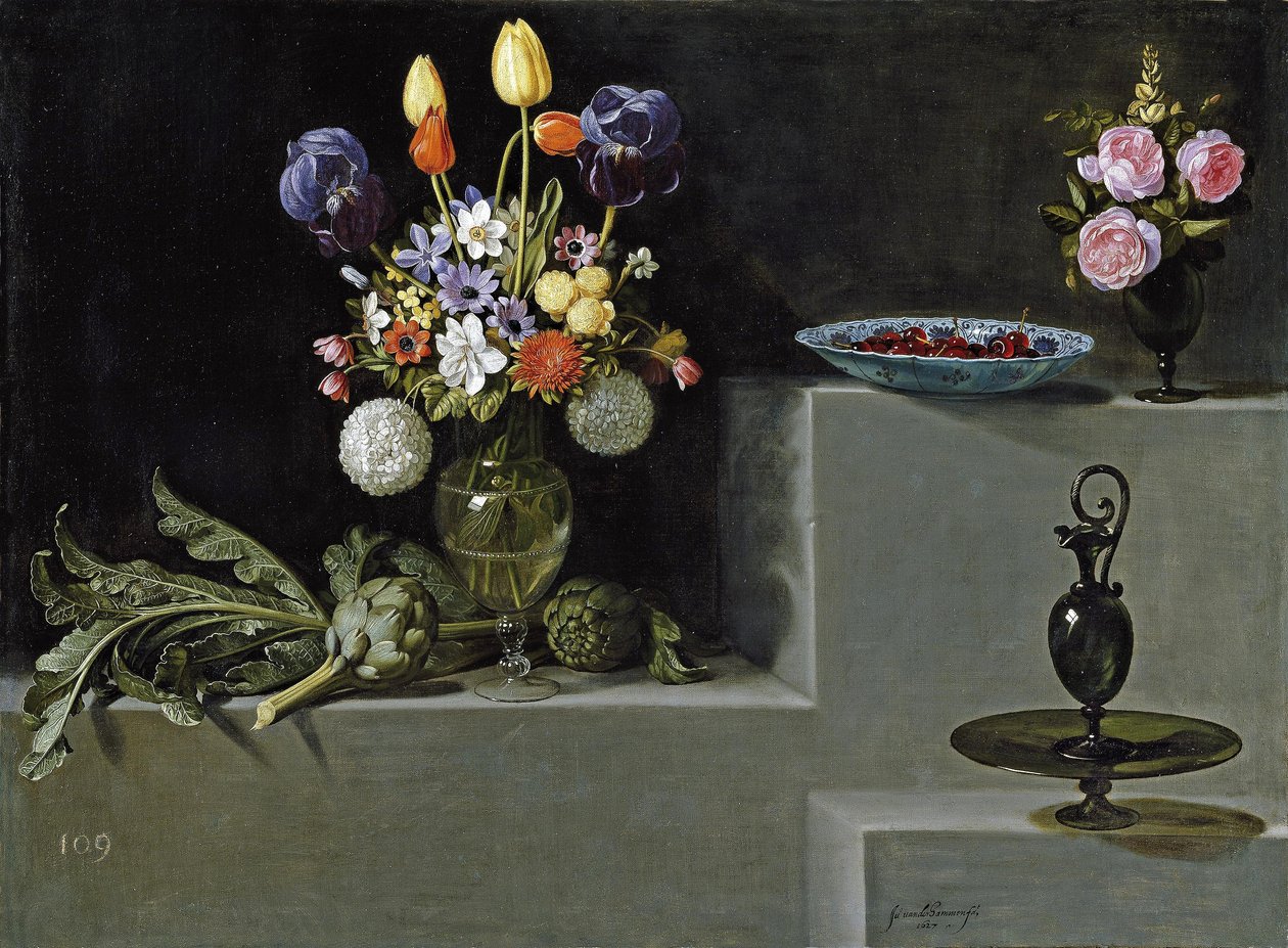 Nature morte avec fleurs, artichauts, cerises et verrerie - Juan van der Hamen