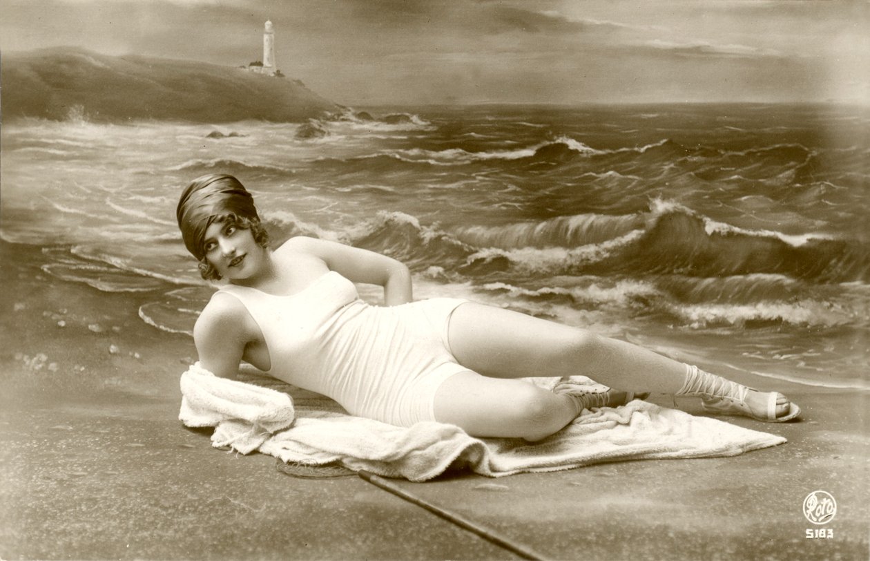 Femme en maillot de bain, vers début 1900 (carte postale) - Alec Hunter