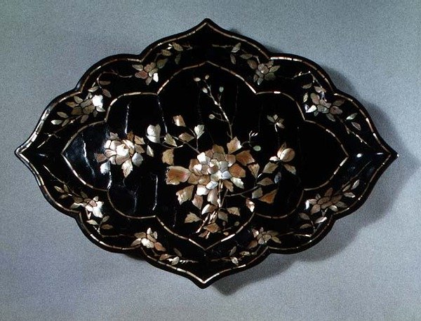 Plateau lobé avec motif floral - Korean School