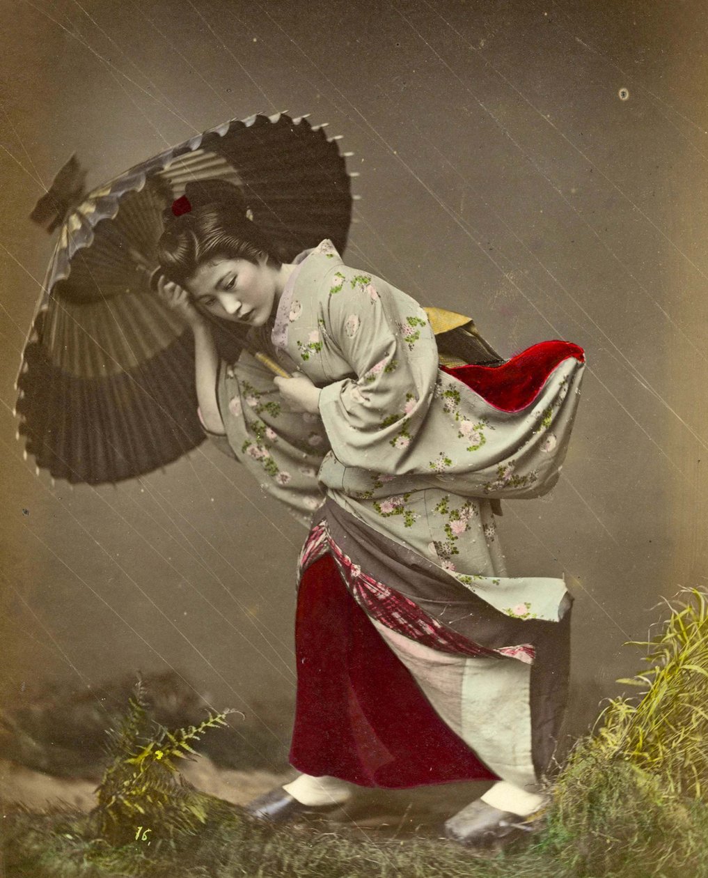 Femme prise dans une tempête de pluie, vers 1890 - Kusakabe Kimbei