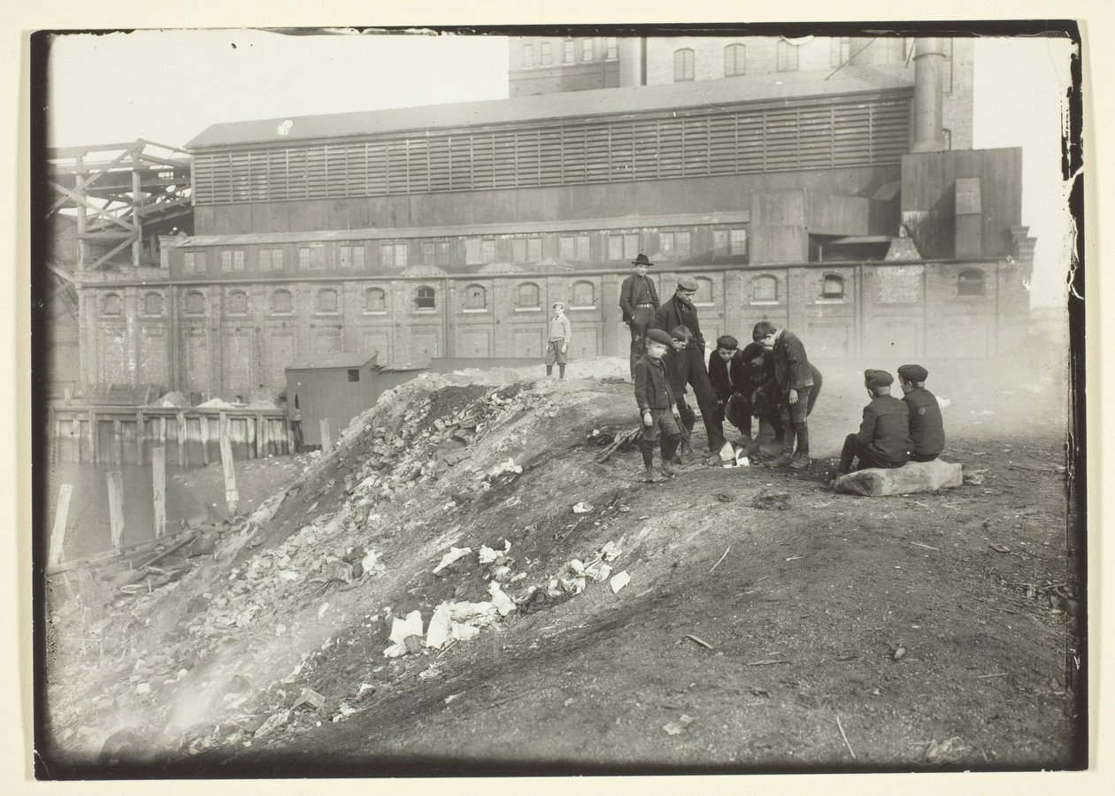 Gang Rendevous, Yonkers - Lewis Wickes Hine